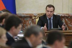 Ruský premiér Dmitrij Medveděv na zasedání vlády.