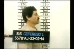 Mexický narkobaron Guzmán byl zatčen. Nepomohl mu ani útěk stokou