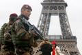 Hon na teroristy - vojáci u Eiffelovy věže