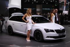 Autosalon Frankfurt - superb a modelky