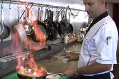 Flambovaný banán, když se zakápne rumem a šťávou z pomeranče