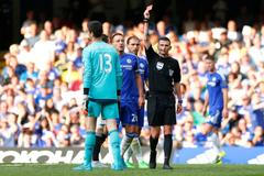 Courtois dostal červenou