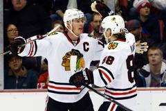 NHL, Chicago Blackhawks: Patrick Kane (88) a Jonathan Toews (19)