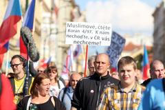 Zastánci a odpůrci na Václavském náměstí