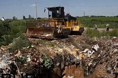 Rusové buldozery likvidují evropské potraviny