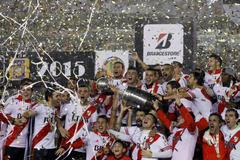 Fotbalisté River Plate slaví vítězství v  Poháru osvoboditelů.
