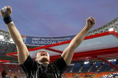 Koulařka Valerie Adamsová slaví vítězství na MS v Moskvě