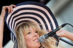 Tour: Nibali se utopil v moři, krásná zpěvačka, české vlajky