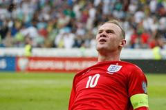 Wayne Rooney slaví branku v kvalifikaci na Euro 2016