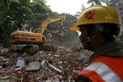 Zřícený dům v Bombaji