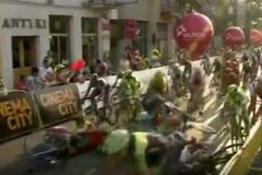 Pád v závěru druhé etapy závodu Kolem Polska