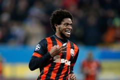 Adriano slaví branku Šachtaru Doněck v LM 2014-15