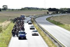 Syrští uprchlíci na dánské dálnici.