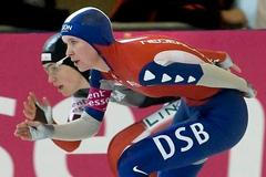 Hughesová, de Vriesová