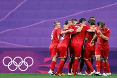 Běloruští fotbalisté slaví gól