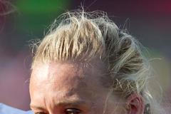 MS žen 2015,semifinále Anglie-Japonsko: Laura Bassettová