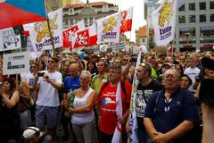 Pro a protiislámské demonstrace v centru Prahy 18.7. - finální foto
