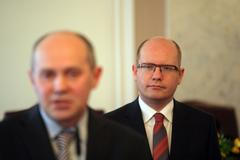 Bohuslav Sobotka (vpravo)