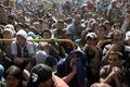 uprchlíci Refugees and migrants wait for a registration procedure at the port of Mytilene on the Greek island of Lesbos
