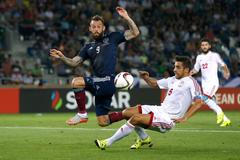 Gruzie-Skotsko: Aleksandre Amisulašvili (5) - Steven Fletcher (9)