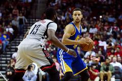 NBA, Golden State-Houston: Stephen Curry (30) - James Harden (13)