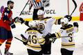 NHL: radost hokejistů Bostonu proti Floridě (Krejčí, Chára a Bergeron)