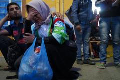 Chceme přes hranici. Pomoz nám