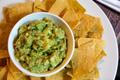 Pořádáte domácí oslavu? Připravte k chipsům mexickou chuťovku guacamole