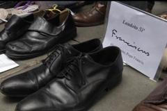 Papež přidal své boty mezi tisíce dalších. Byl to vzkaz před summitem o klimatu