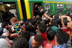 Uprchlíci zaplavili nádraží Keleti