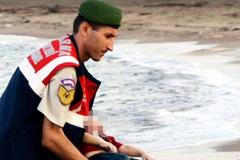 Ajlan Kurdí. Syřan, který utonul na tureckém pobřeží.