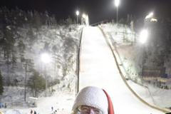 Santa Claus na můstku HS142 v Ruce