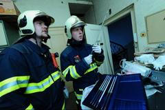 Hasiči zajišťují chemikálie