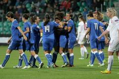 Italské fotbalistky slaví vítězství nad ČR