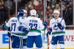 Radim Vrbata slaví branku s bratry Sediny