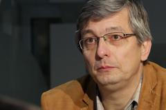 Vojtíšek: Západ Islámský stát neporazí, ten na válku čeká, útoky jsou provokací k odvetě