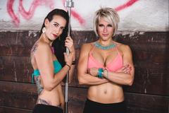 Vzpěračky opět odhalily krásná pevná těla kvůli kalendáři