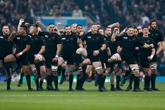 Mise "Haka" pokračuje, All Blacks míří dál za titulem