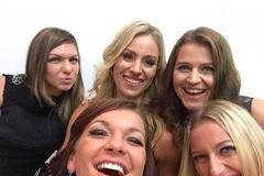 Ceremoniál Turnaje mistryň (Halepová, Kerberová, Šafářová, Kvitová, Radwaňská)