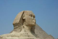Sfinga, pyramida