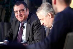 Duel šéfa ČNB a odboráře o mzdách: Josef cítí krev. Hodně krve