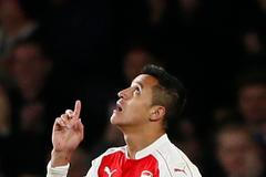 Díky bohu! Šance Arsenalu na postup ze skupiny Ligy mistrů stále žijí