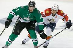 Dave Bolland a Radek Faksa