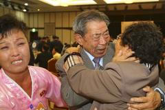 Jihokorejec Min Ho-shik (84) při setkání se svou mladší sestrou