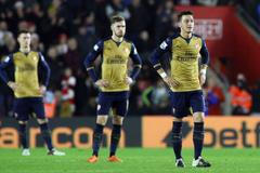 Arsenal, Mesut Özil, zklamání