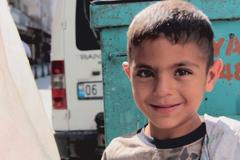 Syrští bratři vyrážejí do ulic tureckého města, aby uživili rodinu