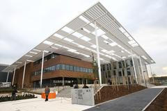 Laserové centrum ELI Beamlines v Dolních Břežanech - otevření 19.10.2015