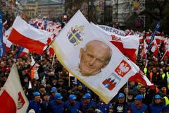 Polsko PiS (Právo a spravedlnost) demonstrace ve Varšavě