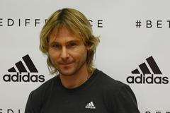 Pavel Nedvěd s míčem pro Euro 2016 Beau Jeu