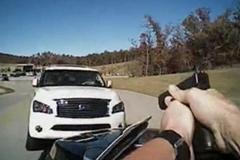 Zlodějka otočila auto a velkou rychlostí se řítila na policistu